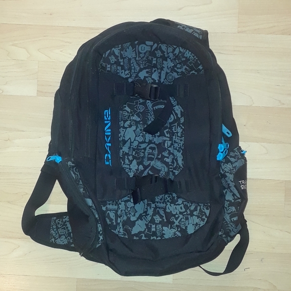 DAKINE Snowboarding Active waist strap Backpack